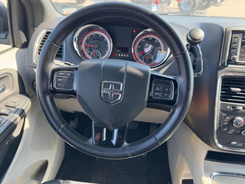 Used 2019 Dodge Grand Caravan SXT image 13