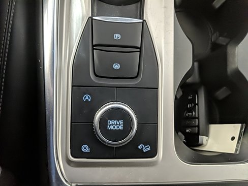 Used 2021 Ford Explorer XLT w/ Equipment Group 202A image 19