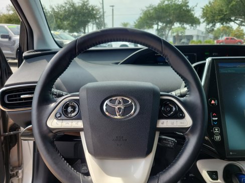 Used 2019 Toyota Prius Prime Advanced image 12