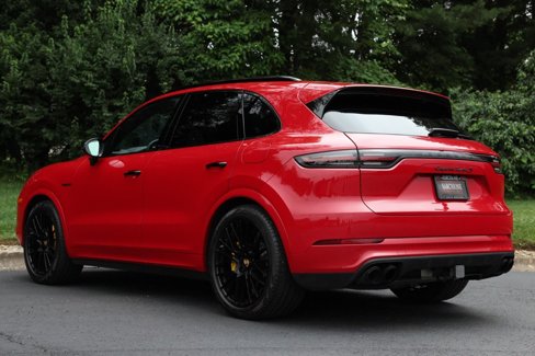 Used 2023 Porsche Cayenne Turbo S image 10