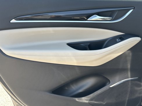 Used 2020 Buick Enclave Essence w/ LPO, Luxury Package image 22