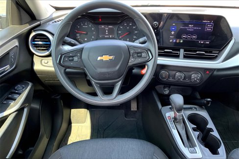Used 2024 Chevrolet Trax LS w/ LS Convenience Package image 6