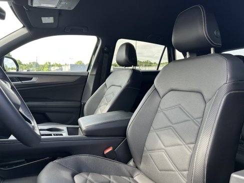Used 2024 Volkswagen Atlas Cross Sport SE image 18