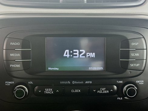 Used 2016 Kia Soul + image 19