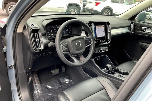 Used 2022 Volvo XC40 T5 Momentum image 15