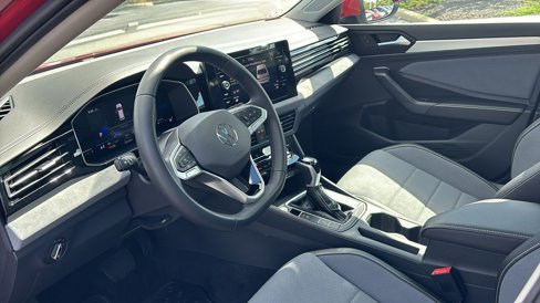 Used 2025 Volkswagen Jetta SE image 27