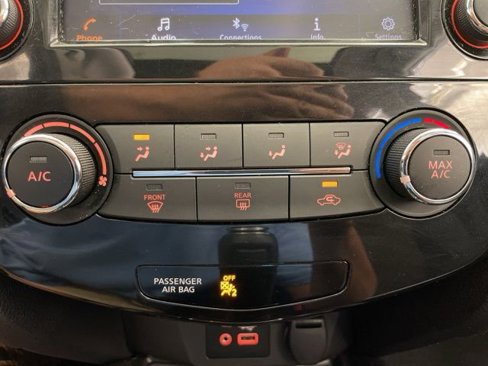 Used 2018 Nissan Rogue SV image 22