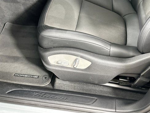 Certified 2022 Porsche Macan image 33