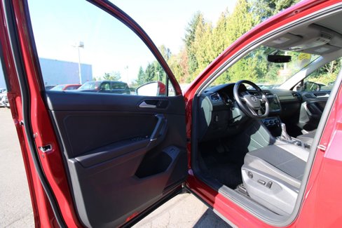 Used 2018 Volkswagen Tiguan SEL w/ 3rd Row Seat Package image 9