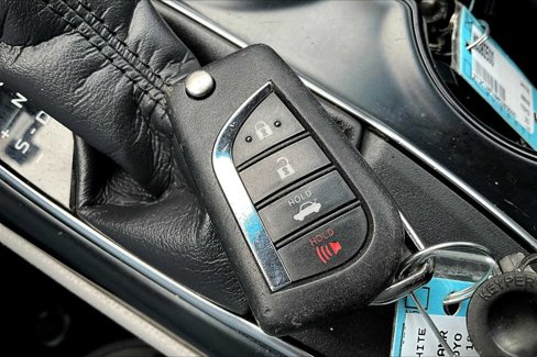 Certified 2018 Toyota Camry SE image 12
