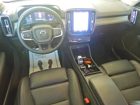 Used 2025 Volvo XC40 B5 Plus image 2