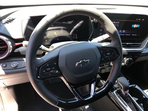 New 2025 Chevrolet Trax RS w/ Sunroof Package image 15