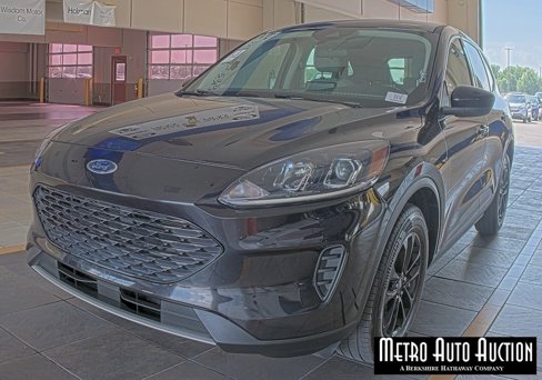 Used 2020 Ford Escape SE Sport image 1