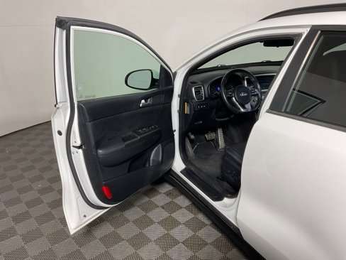 Used 2022 Kia Sportage Nightfall Edition image 17
