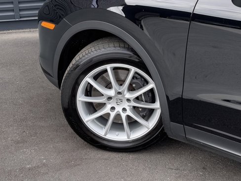 Used 2024 Porsche Cayenne image 12