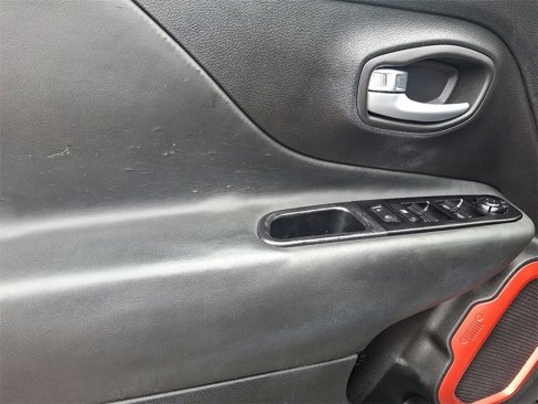 Used 2021 Jeep Renegade Trailhawk image 12