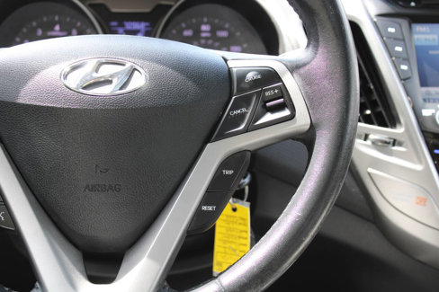 Used 2013 Hyundai Veloster w/ Style Pkg image 35