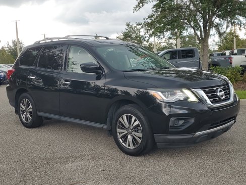 Used 2020 Nissan Pathfinder S image 2