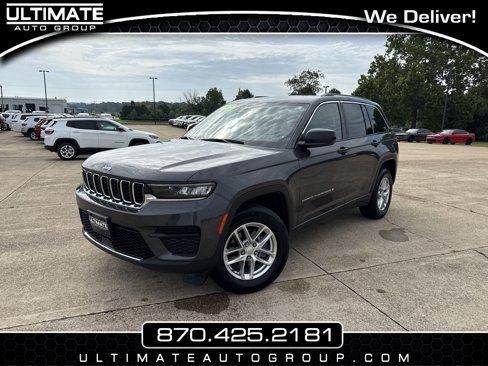 Used 2023 Jeep Grand Cherokee Laredo image 1