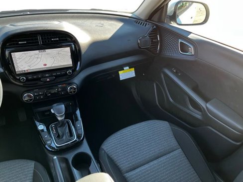 Used 2024 Kia Soul EX image 11