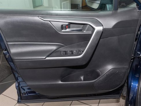 Used 2020 Toyota RAV4 XLE image 8