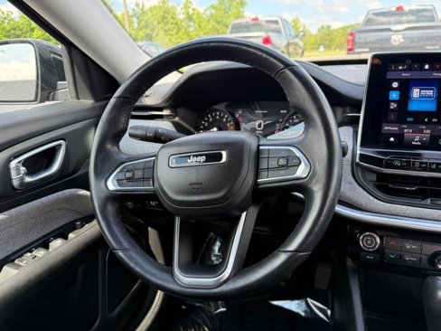 Used 2022 Jeep Compass Latitude image 12