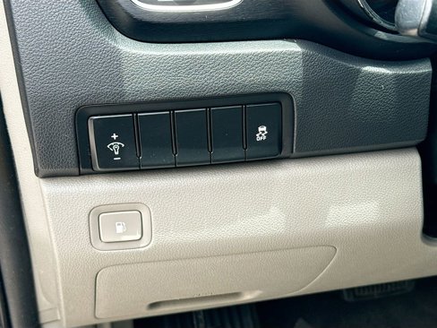 Used 2020 Kia Sedona LX image 10