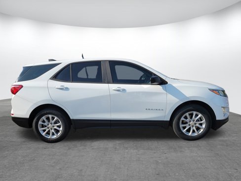 Used 2020 Chevrolet Equinox LS image 2