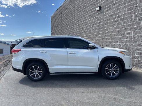Used 2017 Toyota Highlander XLE image 4