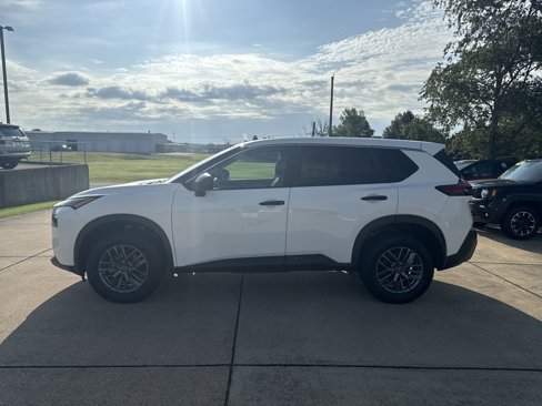Used 2023 Nissan Rogue S image 4
