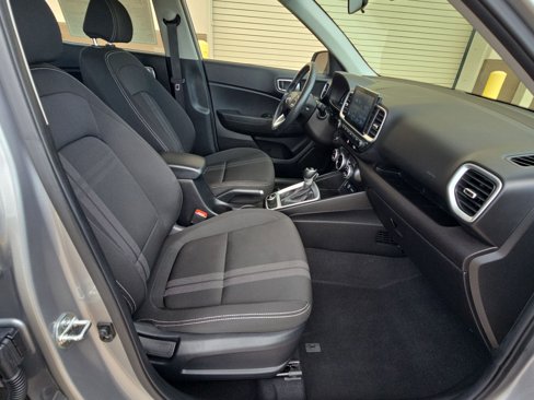 Used 2024 Hyundai Venue SEL image 28