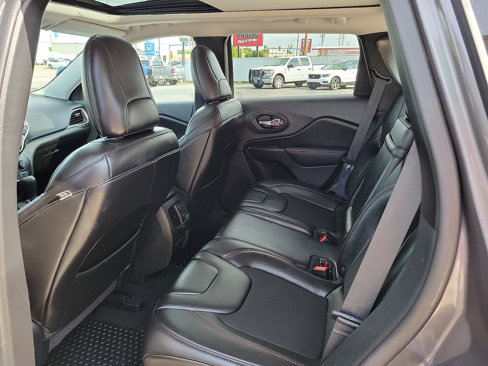 Used 2019 Jeep Cherokee Trailhawk w/ Comfort/Convenience Group image 11