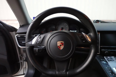 Used 2013 Porsche Panamera 4S image 18