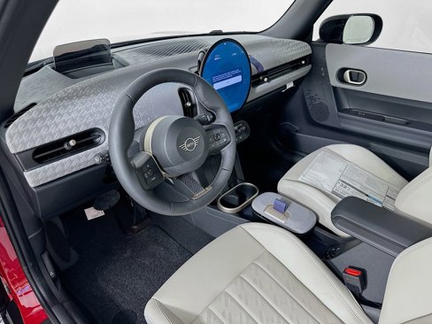 Certified 2025 MINI Cooper 2-Door Hardtop image 9