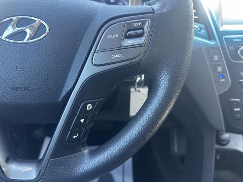 Used 2017 Hyundai Santa Fe SE image 27