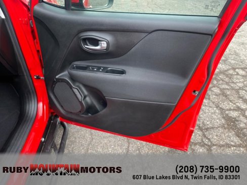 Used 2015 Jeep Renegade Latitude w/ Popular Equipment Group image 27