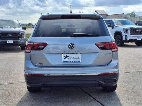 Used 2022 Volkswagen Tiguan SE image 27