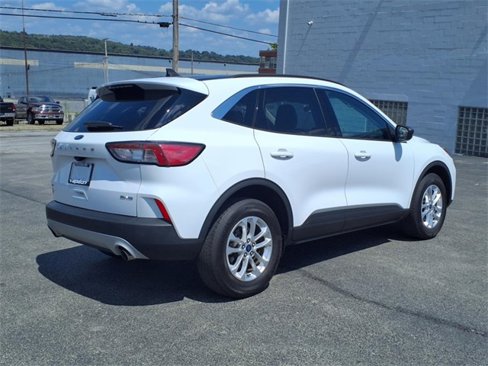 Used 2022 Ford Escape SE image 3