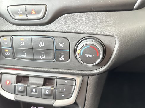 Used 2024 GMC Terrain SLE image 26