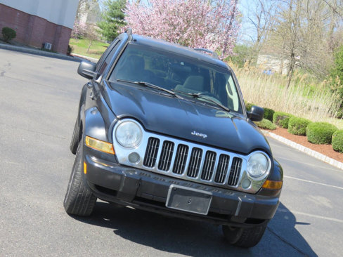 Used 2005 Jeep Liberty Limited image 18