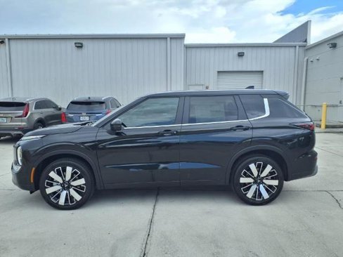 New 2025 Mitsubishi Outlander SE image 2