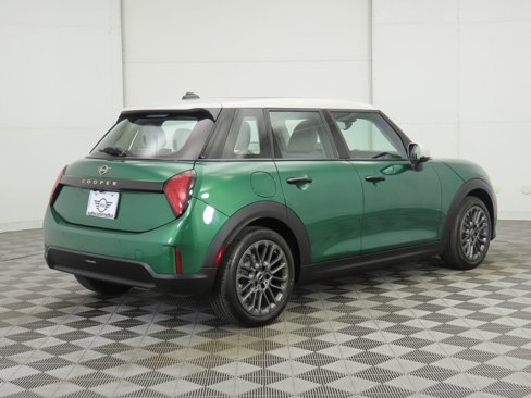 Used 2025 MINI Cooper 4-Door Hardtop image 5