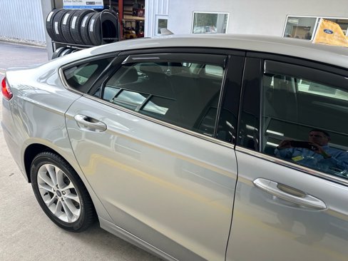 Used 2020 Ford Fusion SE image 11