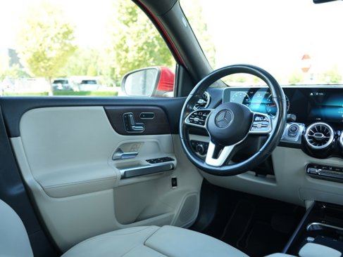 Certified 2021 Mercedes-Benz GLB 250 4MATIC w/ Premium Package image 20