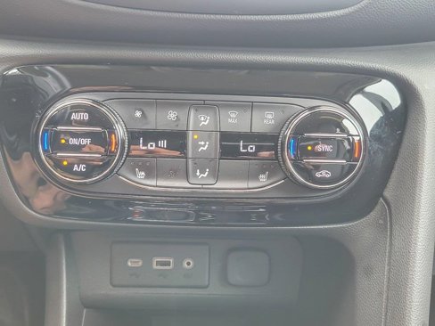 Used 2021 Buick Encore GX Essence image 16