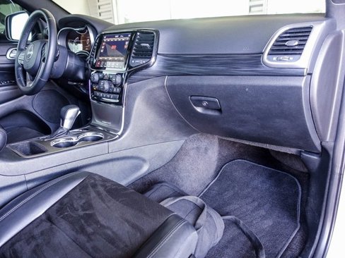 Used 2019 Jeep Grand Cherokee Altitude image 2