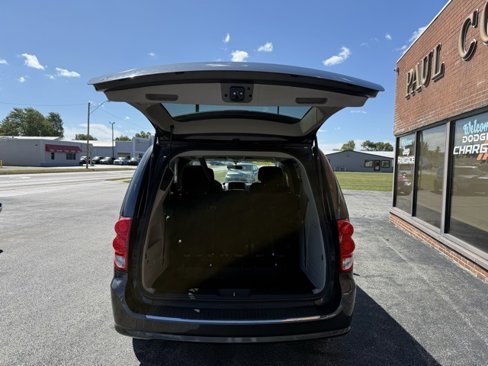 Used 2016 Dodge Grand Caravan SXT image 13