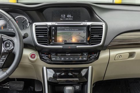 Used 2017 Honda Accord EX-L image 8