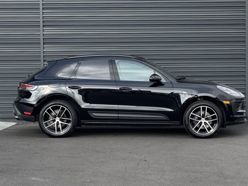 Certified 2025 Porsche Macan image 8