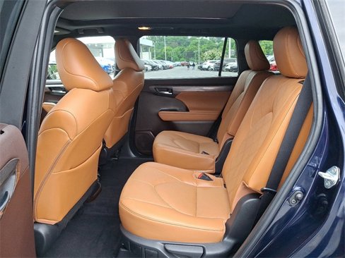 Used 2022 Toyota Highlander Platinum image 10